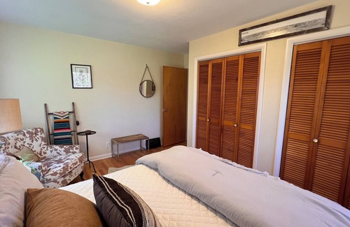Hayward Cottage | The Golf Cottage, located close to downtown Hayward and Hayward Golf Course.