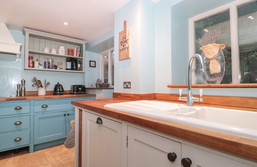 Upwey Cottage | THE GRAIN STORE, pet friendly, with open fire in Weymouth