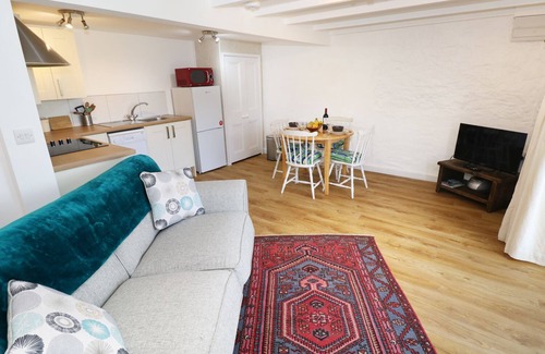Penbryn Cottage | THE GRANARY COTTAGE, pet friendly, with a garden in Llangrannog