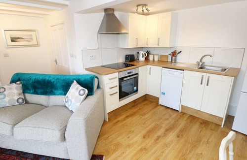 Penbryn Cottage | THE GRANARY COTTAGE, pet friendly, with a garden in Llangrannog