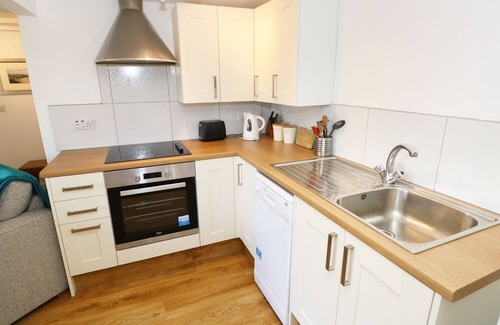 Penbryn Cottage | THE GRANARY COTTAGE, pet friendly, with a garden in Llangrannog