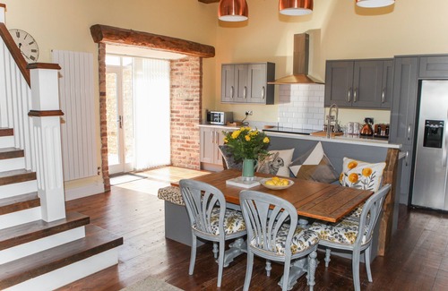 Witton Gilbert Cottage | THE GRANARY, pet friendly, with hot tub in Durham