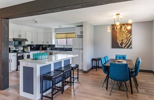 Glenmore House | "The Grand Oasis" (Pool & Spa house)