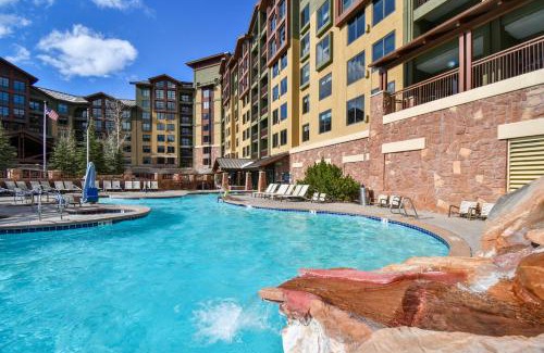 Park City House | The Grand Summit Hotel in the Canyons Village - Walk to Ski Lift - Pool, Gym, Spa, More!