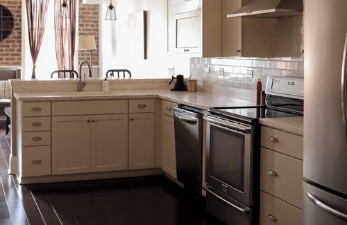 Historic District - North Villa | The Grant by Black Swan - On Broughton (303B)