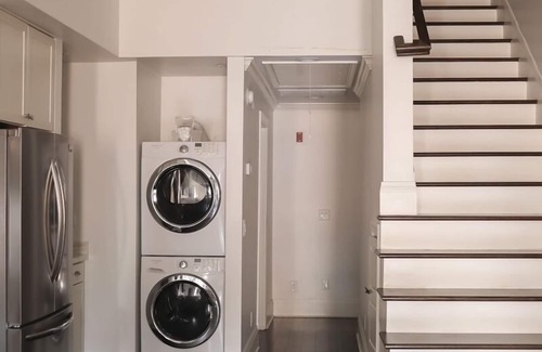 Historic District - North Villa | The Grant by Black Swan - On Broughton (303B)