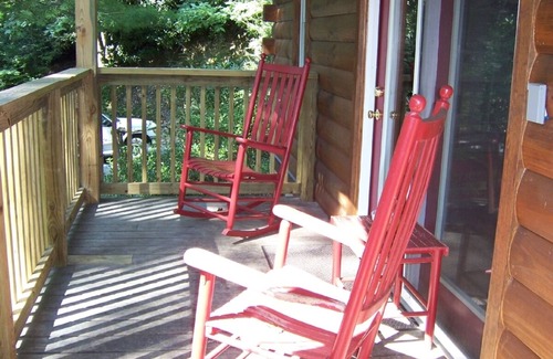 Boone Cabin | The 'Gray' Escape, Honeymoon Cabin