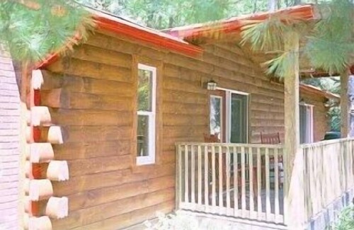 Boone Cabin | The 'Gray' Escape, Honeymoon Cabin