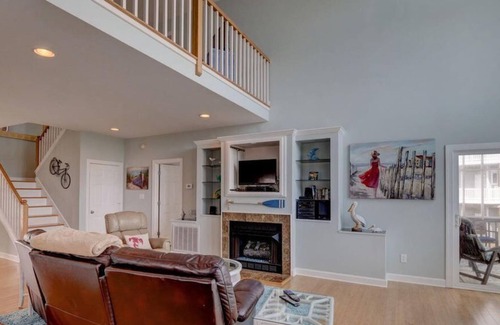 Village of Stump Sound House | The Great Escape: 3BR/3.5BA house, North Topsail Beach, Sleeps 11, Pool & Tennis