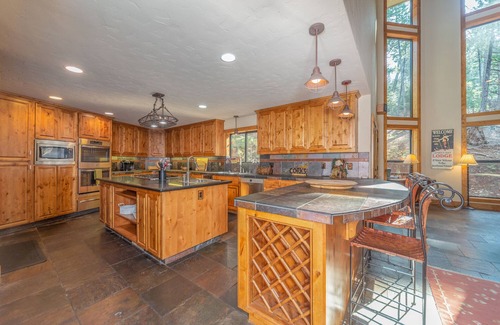 Arnold Cabin | THE GREAT ESCAPE - 6 BEDROOM 5.5 BATHROOM W/SAUNA IN BLS
