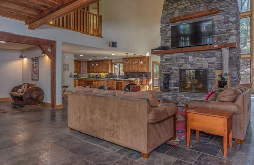 Arnold Cabin | THE GREAT ESCAPE - 6 BEDROOM 5.5 BATHROOM W/SAUNA IN BLS