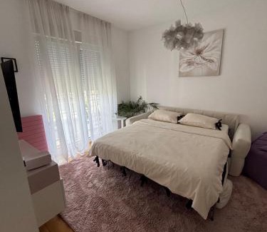 Novo Sarajevo Apartment | The Great Gatsby