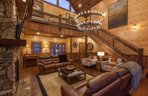 Blue Ridge House | The Great Getaway~LUXURY Resort-Style Lodge~Sleeps 14~near Toccoa River~10 mins. to Blue Ridge