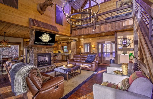 Blue Ridge House | The Great Getaway~LUXURY Resort-Style Lodge~Sleeps 14~near Toccoa River~10 mins. to Blue Ridge