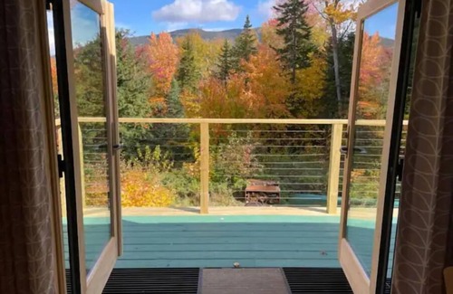 Stratton Cabin | The Green Cabin - 10 min from Sugarloaf, 30 min to Rangeley!