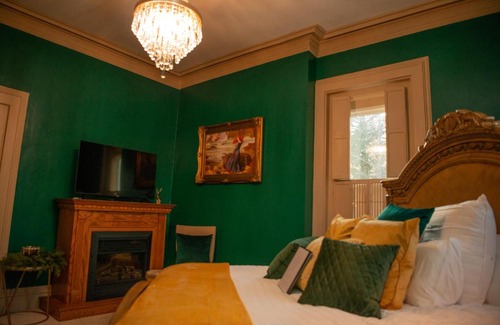 Mercer House | The Green Room at The Big Brickhouse