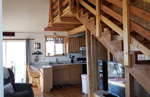 Dillon Cabin | The Grizzly-GREAT VIEWS!