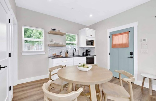 Fredericksburg Cottage | The Grove-c With Hot Tub - Walk to Main Street