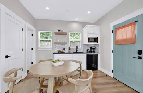 Fredericksburg Cottage | The Grove-c With Hot Tub - Walk to Main Street