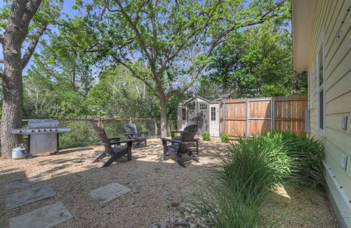 Fredericksburg Cottage | The Grove-c With Hot Tub - Walk to Main Street
