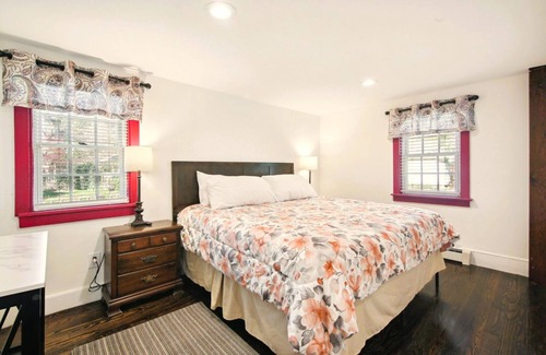 Preston Bed & Breakfast | The Guest Cottage At Amos Lake Winery