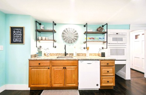 Preston Bed & Breakfast | The Guest Cottage At Amos Lake Winery