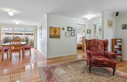 Pascoe Vale House | "The Gums" Charming 3-bed Family Home