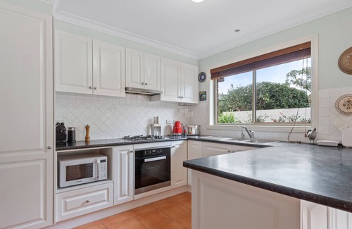Pascoe Vale House | "The Gums" Charming 3-bed Family Home