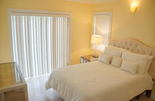 Vaughans Resort | The Hamilton Beach Villas & Spa