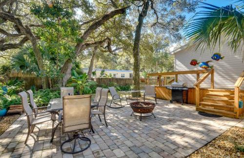 Palm Coast House | The Hammock Cottage with Fire Pit Less Than 1 Mi to Beach!