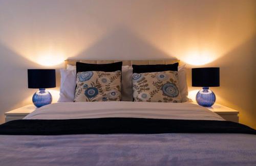 Swalecliffe House | The Hamptons - Entire Seafront Property with Stunning Sunsets