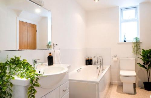 Swalecliffe House | The Hamptons - Entire Seafront Property with Stunning Sunsets