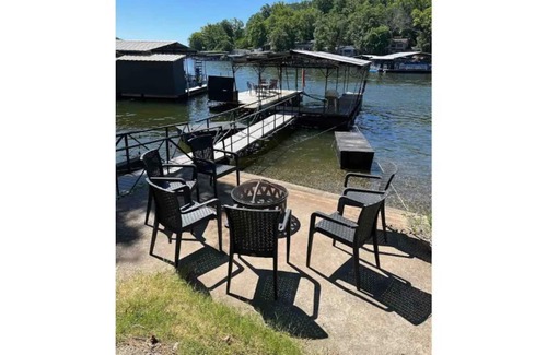 Rocky Mount Cottage | The Hangout Winter Getaway, 5 Bedroom W/ Game Room