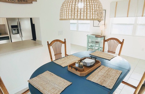Mount Dora House | The Happy Hour Cottage - Walk to Downtown!
