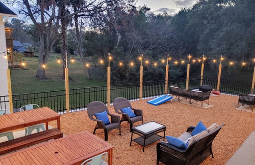 Mount Dora House | The Happy Hour Cottage - Walk to Downtown!