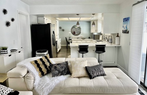 Sandy House | The Happy Place