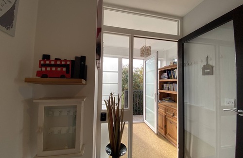 Poole House | The Harbour Lookout - Sleeps 14 in 5 bedrooms