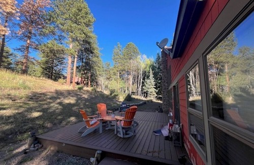 Ponderosa Pines House | The Harvest Moon Mountain Retreat