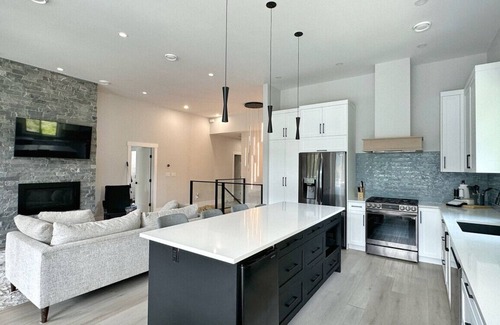 Youbou Condo | The Haven - Spacious Lakeview Getaway with Hot Tub, Sauna & Beach Access