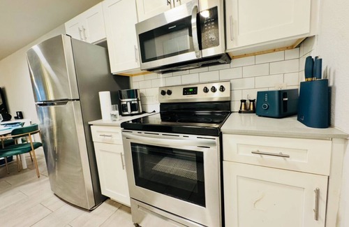 Sweetbriar Apartment | "The Haven" VRBO - Your Austin SoCo Sanctuaryn2BR - 1 King, 2 Full Bunk Bed