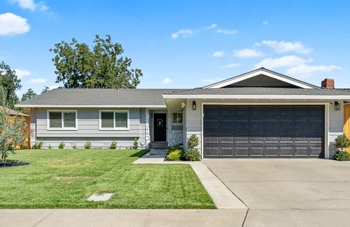 Turlock House | The Heart of the Valley: Smart Modern Farmhouse