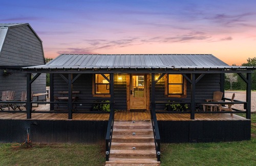 Laneville Cabin | The Hendo - Cabin #1 - Studio Style