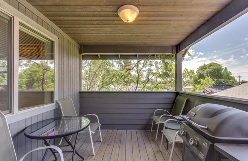 Larkspur House | The Heyburn Cottage (Upstairs)