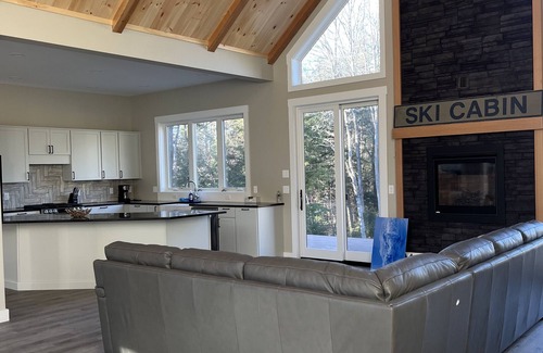 Danbury Ski Chalet | The hidden gem of Northern New Hampshire! Walk to Ragged Mountain!