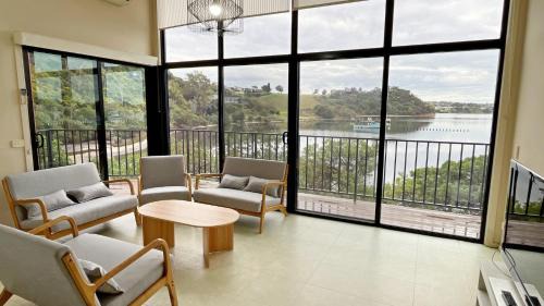 Kalimna House | The Hide Away