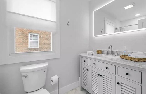 Northeast Virginia Beach Hotel | The Hideaway: 2 Bedroom 2.5 Bath, blocks to ocean.