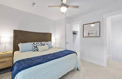 Northeast Virginia Beach Hotel | The Hideaway: 2 Bedroom 2.5 Bath, blocks to ocean.