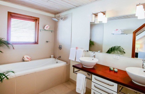 Freetown Apartment | The Hideaway 3 Bedroom suite Pool/Sea View