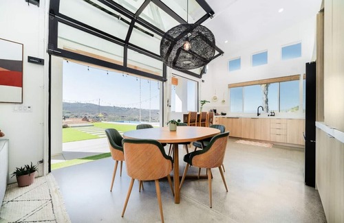 Vista House | The Hideaway: Fam Style Retreat