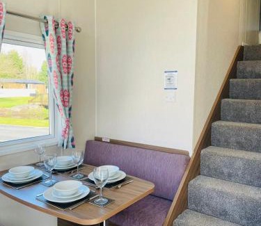 Allerthorpe House | The Hideaway Lodge with Hot Tub